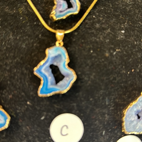 Blue geode sliced agate druzy pendants gold metal lined - Picture 4 of 6